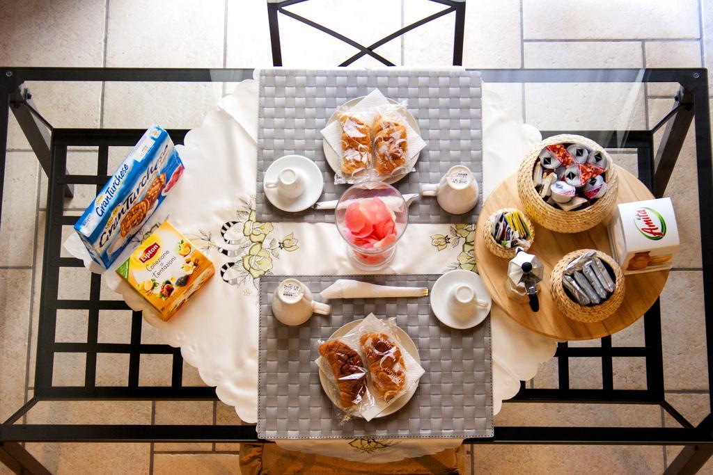 Bed and Breakfast Spicchi Di Sole à Naples Extérieur photo